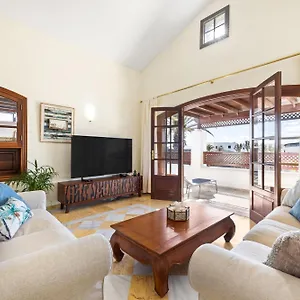https://villa-helen.in-canary-islands.com